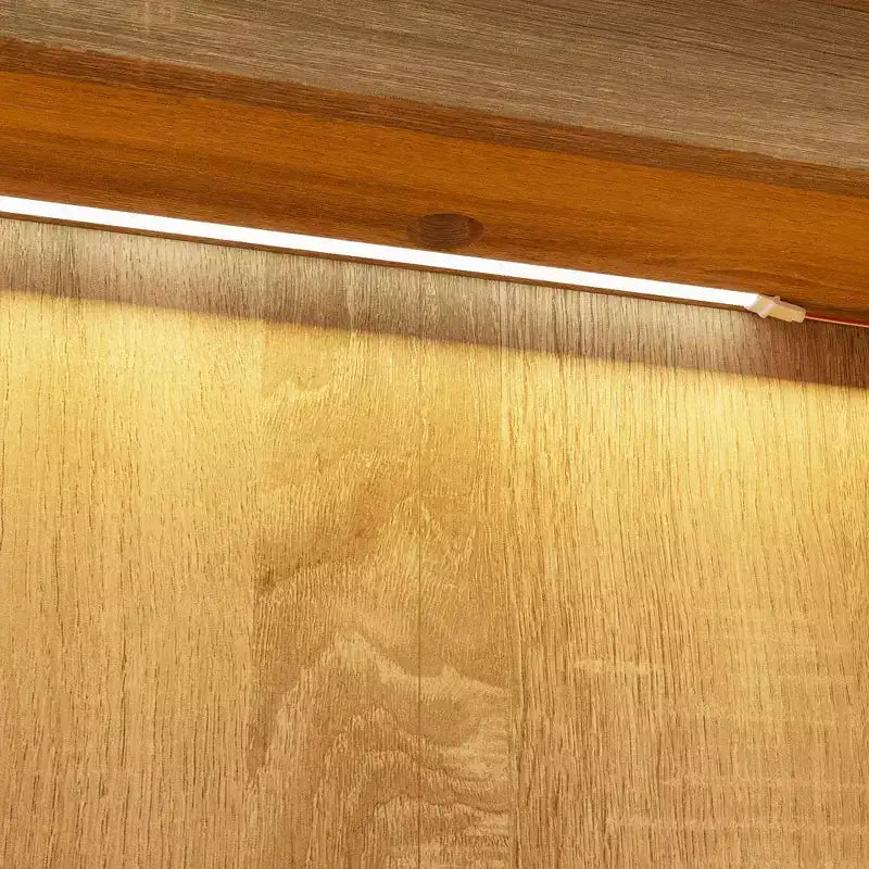 Table de chevet en forme de robot avec éclairage d'ambiance, roulettes verrouillables et fenêtre en verre trempé Rangement amusant pour chambre d'enfant